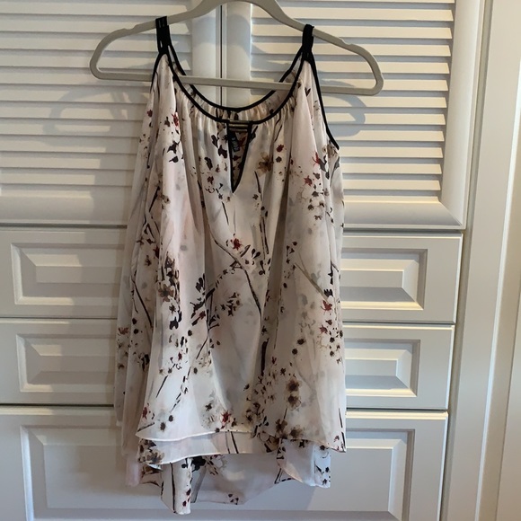Cold shoulder floral blouse - Picture 3 of 13